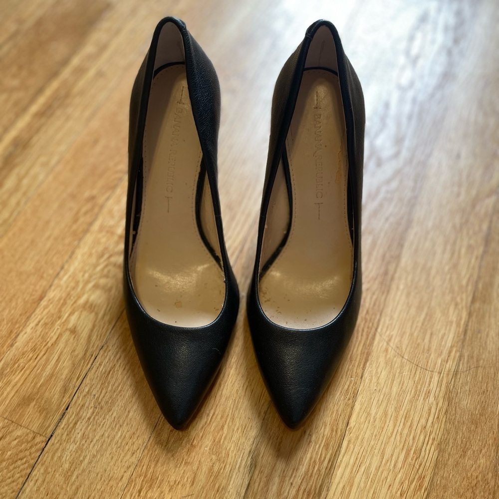 Banana Republic Black Leather Women's Pumps 5